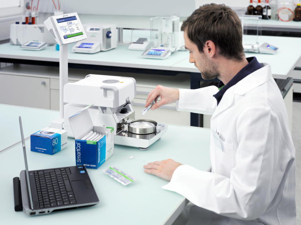 GWB Service laboratory calibration HX HS moisture analyzer pouring SmartCal VI I GLS 20120719 00021338.tif