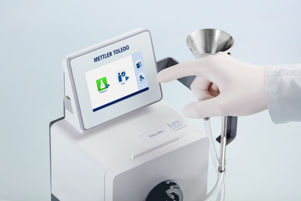 GWB EasyBev with hand studio VI I ACH 20181015 00057060.tif