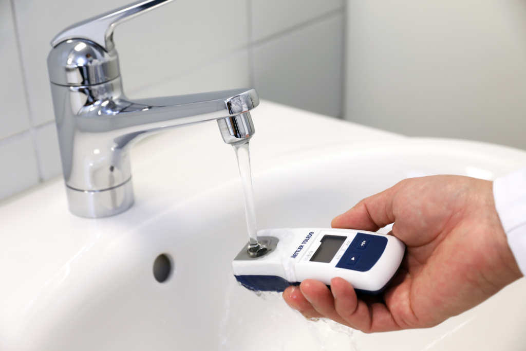 GWB MyBrix Cleaning Water VI I ACH 20220428 00073984.jpg